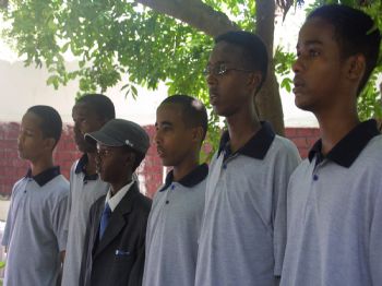 Somalili Çocuklardan Türk İşadamlarına İstiklal Marşı Sürprizi