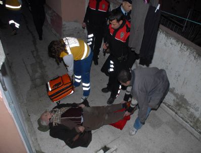 Merdivenden Düşen Yaşlı Adam Ağır Yaralandı