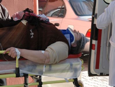 BEKDIĞIN - Samsun`da Lastiği Patlayan Otomobil Bariyerlere Çarptı: 1 Ölü, 2 Yaralı