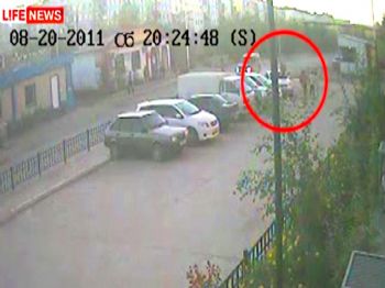 “uyuşturucu Bağımlısının” Bir Kadına Çarptığı Feci Kaza Güvenlik Kamerasında