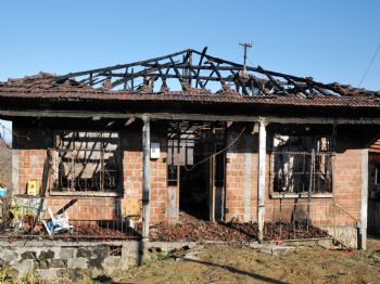 Akçakoca'da Tek Katlı Evde Yangın