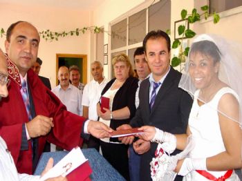 NEVZAT PALTA - Aksaray’a 1 Yılda 70 Yabancı Gelin Geldi