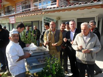 Cami Cemaatinden, Depremzedelere Aşure İkramı