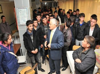 MUSTAFA NECATİ - Depremzede Öğrenciler Yeni Okullarına Yerleştiriliyor