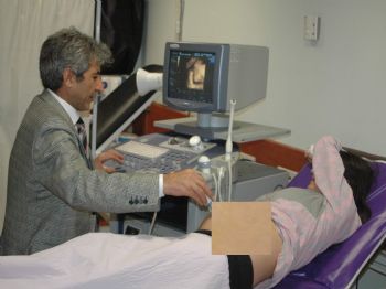 Fü'de Ana Rahmindeki Bebek Ameliyat Edildi