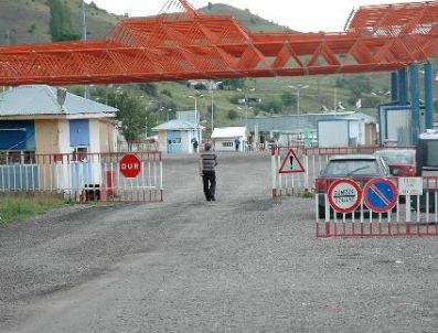 YALÇıN EMIRALIOĞLU - Gürcistan'a kimlikle geçiş başladı