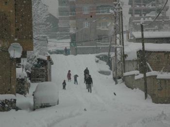 Hakkari Kar Esareti Altında