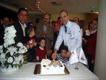 ERTAN PEYNIRCIOĞLU - Özel Medigüven Hastanesi'nde 1. Yıl Kutlaması