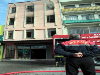 KAMIL AKAN - Samsun'da Mobilya İmalathanesinde Yangın: 2 Yaralı