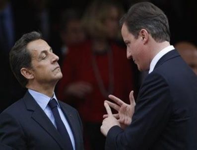 Sarkozy, Cameron'ın üzerine yürümüş!