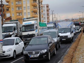 NEJAT BİRECİK - Siverek'de Kar Yağışı Yol Kaptı