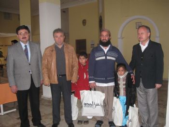 MEHMET ÜNLÜ - Turhallı İşadamları, Depremzedeleri Ziyaret Etti