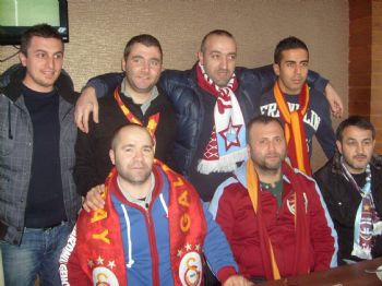 Derbi Maçı Öncesi Taraftarlar Dostluk Yemeği Yedi