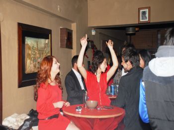 Öğrenciler Kırmızı Giydi