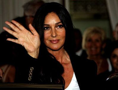 MONİCA BELLUCCİ - Monica Bellucci Osmanlı motifli yastık satın aldı