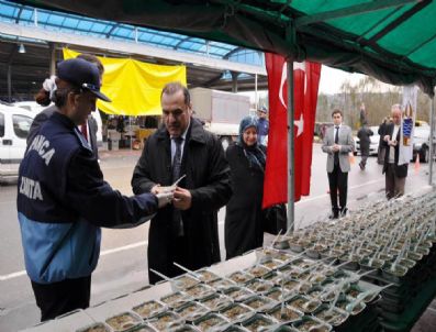 İBRAHIM USLU - Sapanca Belediyesi Aşure Dağıttı