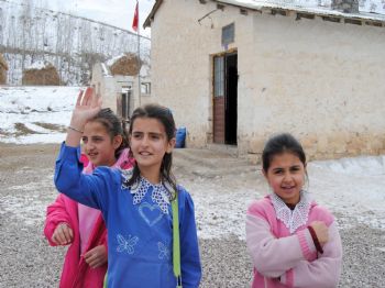 BEŞPıNAR - Yüksekova'da Minik Yürekleri Isıtan Anlamlı Destek