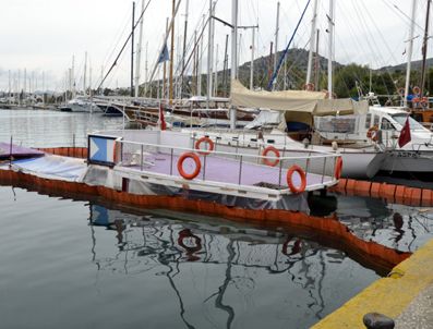 NEYZEN TEVFIK - Bodrum'da dalış teknesi battı