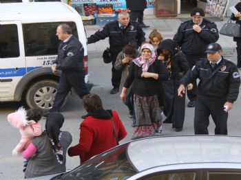 Hırsızlık Suçundan Adliyeye Çıkarılan 5 Kadın Tutuklandı