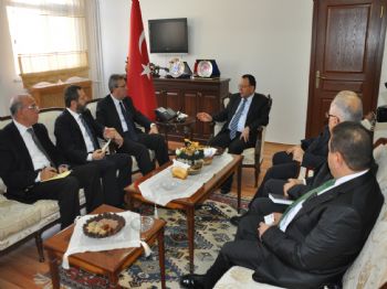 TÜRKIYE İŞ BANKASı GENEL MÜDÜRÜ - İş Bankası Genel Müdürü Bali'den Vali Saran'a Ziyaret