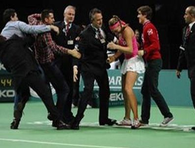 KIM CLIJSTERS - Kadın tenisçinin ilginç çağrısı