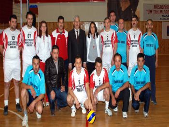 Kumluca'da Voleybol Turnuvası Başladı
