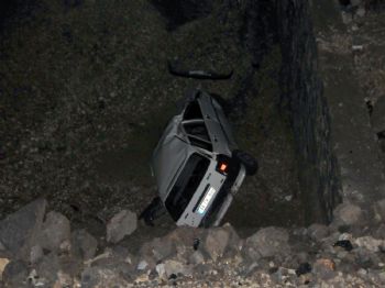 Polis Memuru, Aracıyla 25 Metre Yüksekten Sulama Kanalına Uçtu