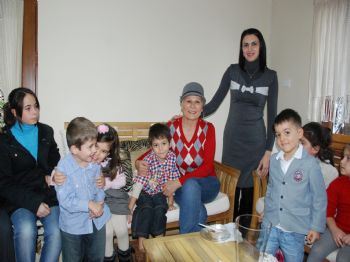 NERIMAN POSBıYıK - Sevgi Barış Dostluk Kreşinden Posbıyık’a Ziyaret