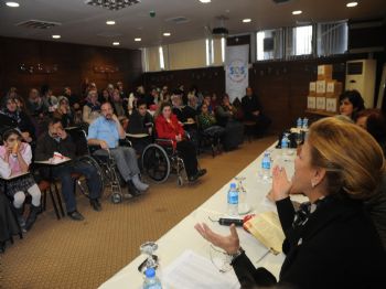 Sosyal Hizmetler Vakfı'ndan İhtiyaç Sahibi Ailelere Yardım