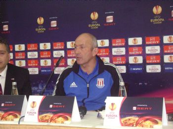 STOKE CITY - Stoke City Teknik Direktörünü Basın Toplantısı İçin Uefa Yetkilileri İkna Etti
