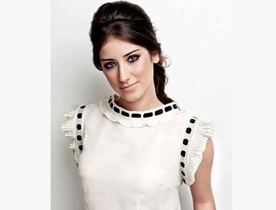 HAZAL KAYA - Usta yönetmenden Feriha'ya eleştiri