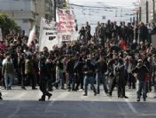 Yunanistan'da 150 bin memur işten çıkarılacak