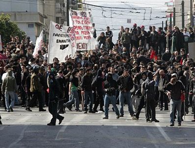 Yunanistan'da 150 bin memur işten çıkarılacak