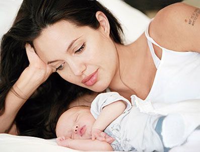 MARIE CLAIRE - Angelina Jolie'den yeni bebek sinyali