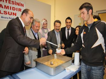 NEVZAT PALTA - Başkan Palta ve Rektör Prof. Dr. Acar Öğrencilere Aşure İkram Etti