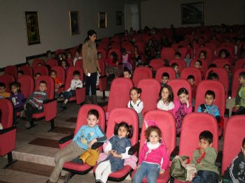 SINAN ACAR - Devrek Belediyesi'nden Öğrencilere Tiyatro