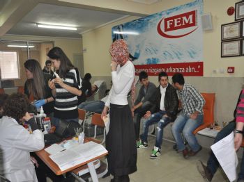 FEM DERSHANELERI - Fem'li Öğrenciler  Kan Bağışladı