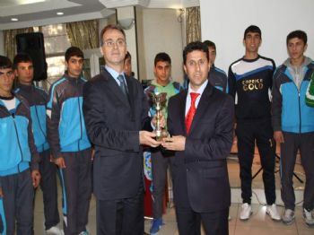 RECEP GÜVEN - Şampiyon Lise Ödüllendirildi