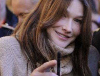 CARLA BRUNI - Sarkozy'nin eşinden doğum sonrası pozu