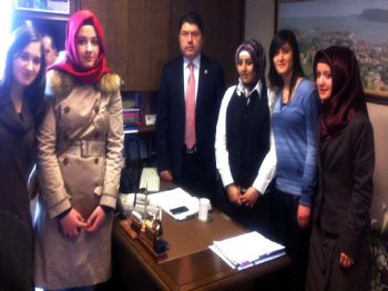 Turgut Özal Üniversitesi Öğrencileri Milletvekili Yılmaz Tunç'u Makamında Ziyaret Ettiler
