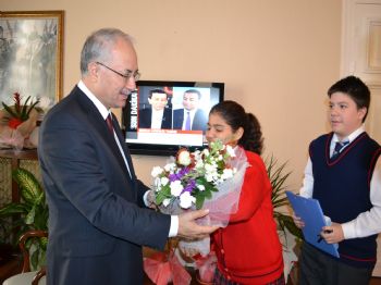 TÜRKÇE ÖĞRETMENI - Vali Daşöz, Öğrencilere Röportaj Verdi