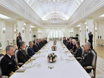 Cumhurbaşkanı Gül'den Yaş Üyelerine Öğle Yemeği