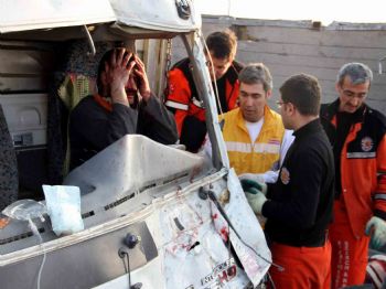 Erzincan'da Trafik Kazası: 2'si Ağır 5 Yaralı