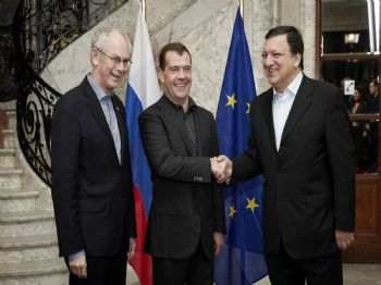 JOSE MANUEL BARROSO - Medvedev, Rusya-ab Zirvesi İçin Brüksel’de