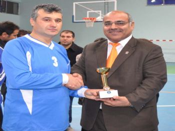 ZEKI ERGEZEN - Öğretmenler Arası Voleybol Turnuvası Sona Erdi