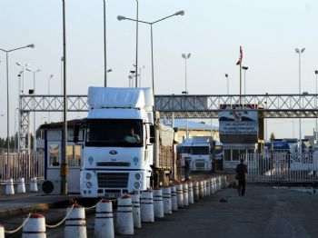 Suriye'deki Kamyonlar Türkiye'ye Giriş Yaptı
