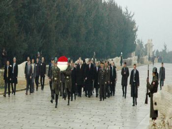 LEON - Abd Savunma Bakanı Panetta Anıtkabir'de