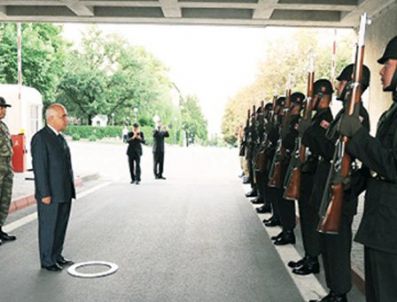 Asker Meclis'ten çıktı yerine talip olan çoğaldı