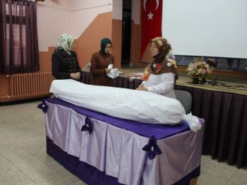 Erzurum'da Cenaze Yıkama Kursu