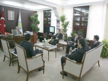 HALİL MUTLU - Genç Beyinler, Rektör Mutlu'yu Ziyaret Etti